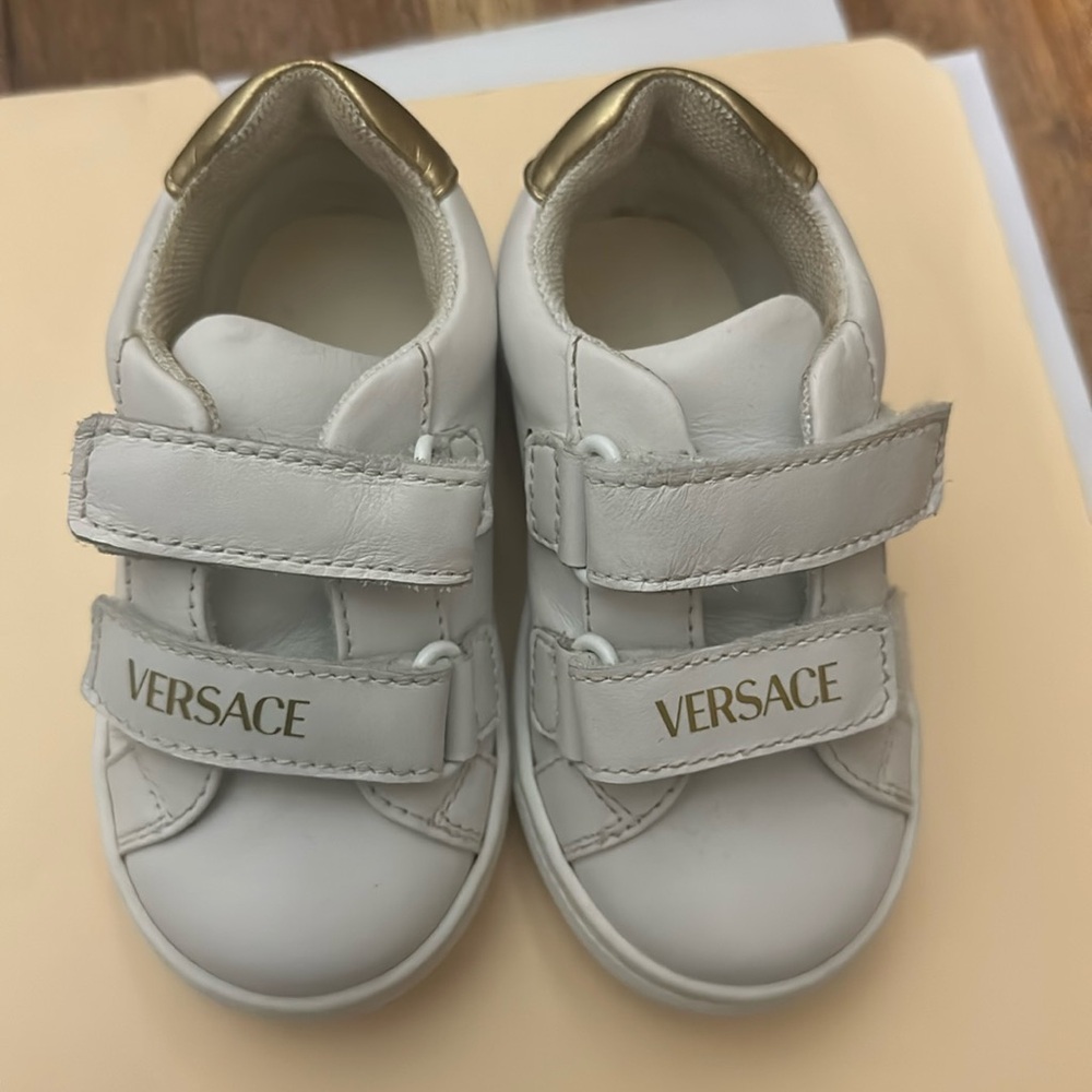 Size 4 is Euro Versace kids. Baby Worn once for birthday